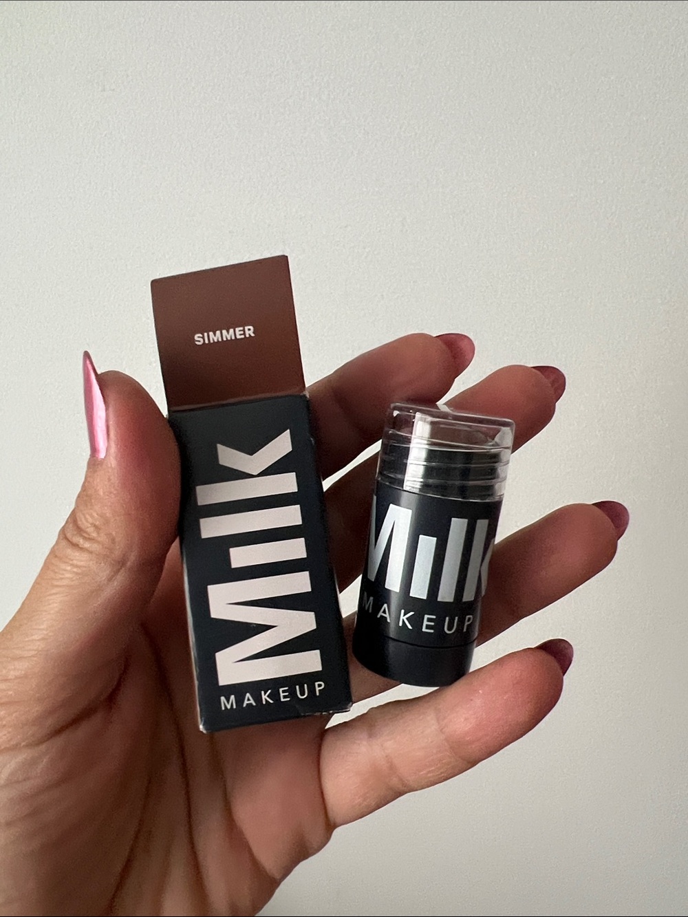Milk Makeup Quick Sculpt
creamy matte contour stick Simmer Deep
